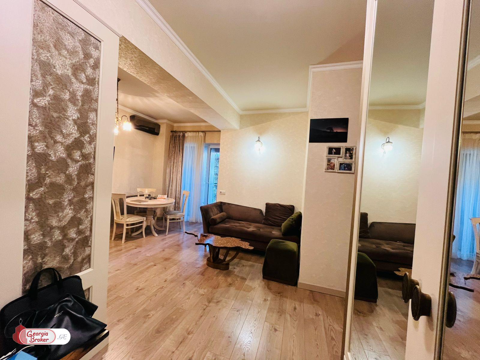 იყიდება ახალი გარემონტებული 3 ოთახიანი ბინა ვაკეში